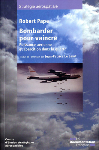 Robert Pape, Bombarder pour vaincre - Puissance aérienne et coercition dans la guerre- La Documentation Française & le Cesa, collection Stratégie aérospatiale, 2011 ; 427 pages.